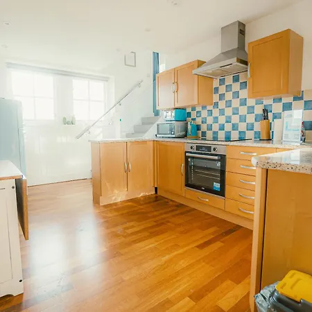 Super Duplex With Free Parking Apartment Plymouth Exterior photo